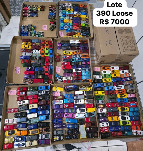 Lote de miniaturas hotwheels ( apenas o lote ) P/ Retirar
