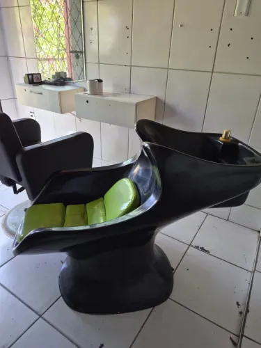 Cadeira e lavatório de salão
