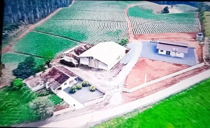 Barbada!Sitio 16 Hequitares,ótima localização,casa nova e galpão  com três estufa de fumo!