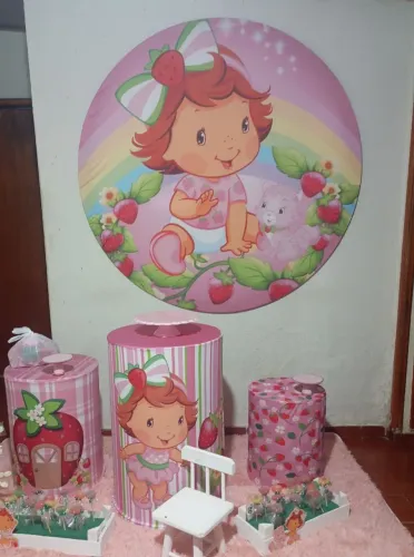 Vendo display, capas de cilindro e capa de painel, tema Moranguinho.