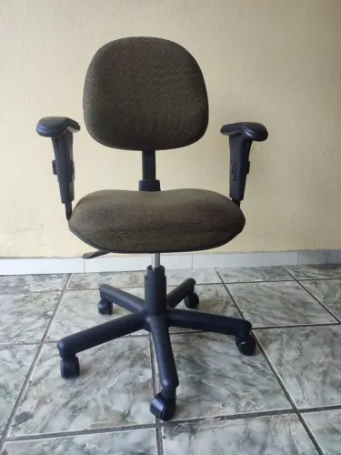 cadeira de escritório tradicional