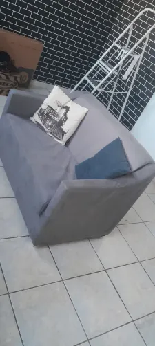 Sofá de dois lugares