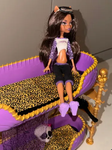 Boneca Clawdeen Wolf Room to Howl - Minster High G1