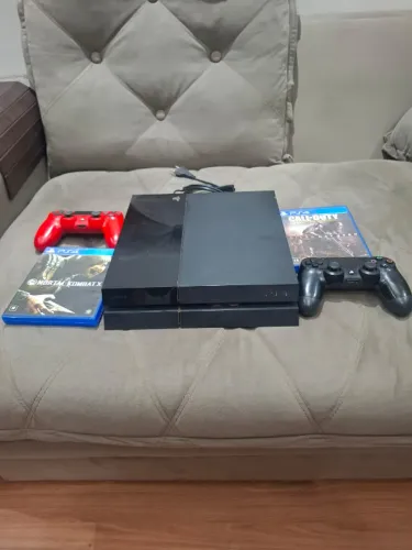 PS4 + 2 Controles DualShock 4 + 2 Jogos - Excelente Kit