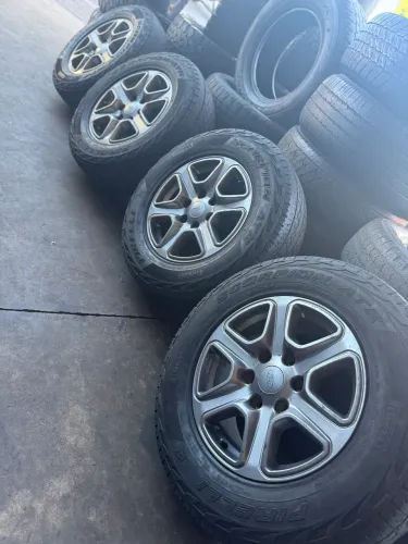 Rodas Originais Ranger Aro 17 com pneus Pirelli 265/65/17