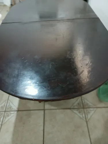 VENDO UMA MESA DEMJANTAR 8 LUGARES