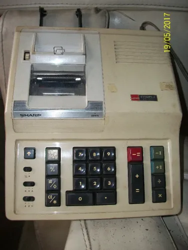 Máquina de somar/calcular Sharp