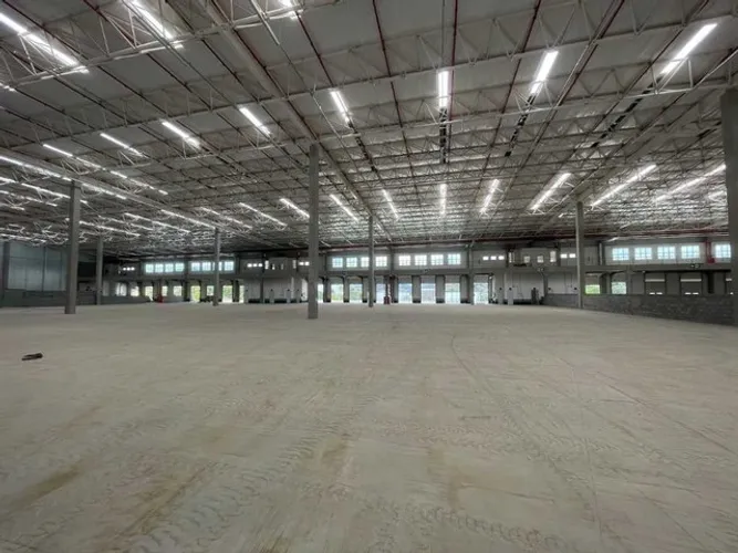 Galpão para locação com 3.836,61m² de piso mais mezanino em Viana - Espírito Santo.