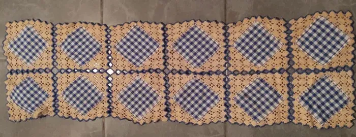 Caminho de mesa com crochê
