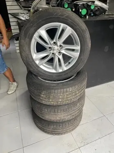 Jogo de rodas Tracker 215/60 R16 Pneus Bridgestone