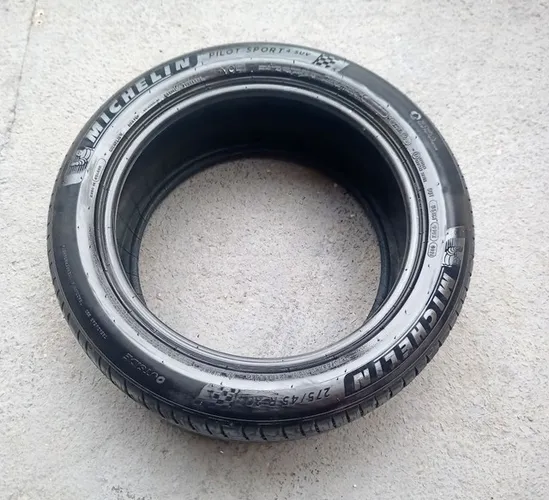 01 pneu aro 20" 275/45 Michelin - 50% de vida útil