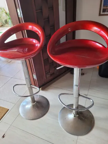 Vendo 2 Bancos altos bistrô. Banquetas