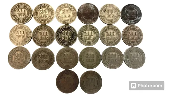 Lote de 20 moedas de 200 réis de níquel várias datas