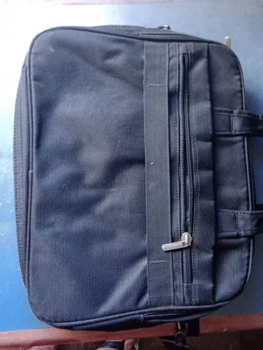 Bolsas Executiva Preta vendo 2 - 1.Couro R$ 90,00 e 2. Nylon- R$80,00 .