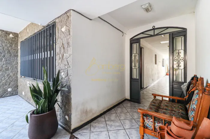 CASA COM 3 DORMITÓTIOS ( 1 SUÍTE) , EXCELENTE LOCALIZAÇÃO PROXIMO DAS MELHORES ESCOLAS DO