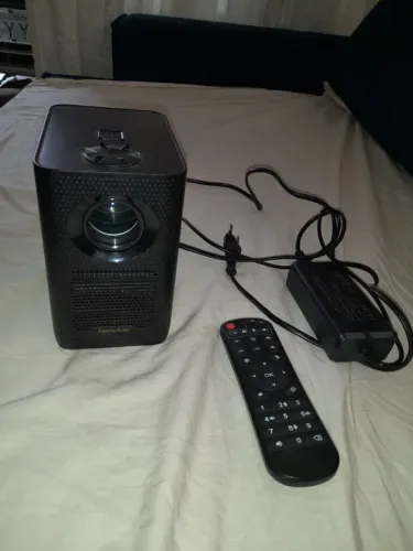 Projetor smart Android novo na caixa(leia)