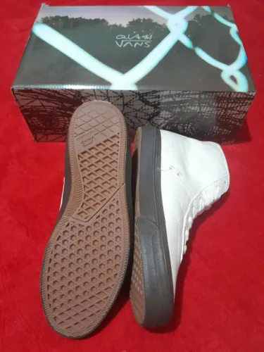 Tênis VAND CROCKETT HI Off White - Novo - 40/41