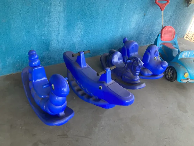 4 brinquedos Balanço + carrinho Fusca (barato)