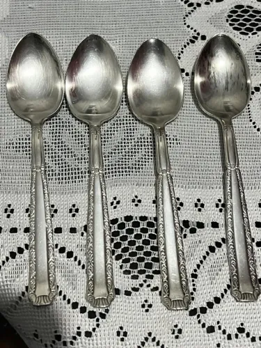 Conjunto de 4 Colheres Antigas em Prata