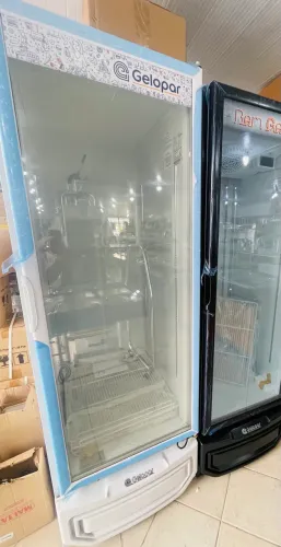 MB Frezer vertical porta de vidro 570L Gelopar 