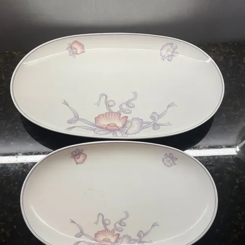 Lote duas travessas em Porcelana branca com cena floral Real Brasil pçs 2.