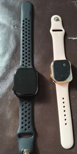 Smartwatch Apple e outro