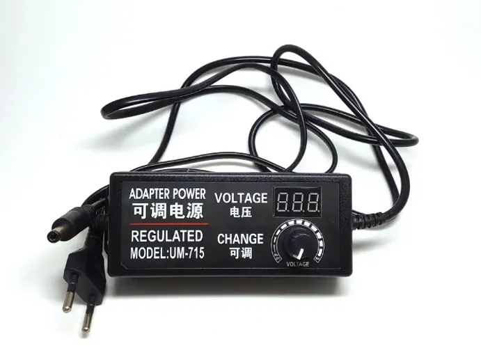 Fonte universal ajustável manualmente