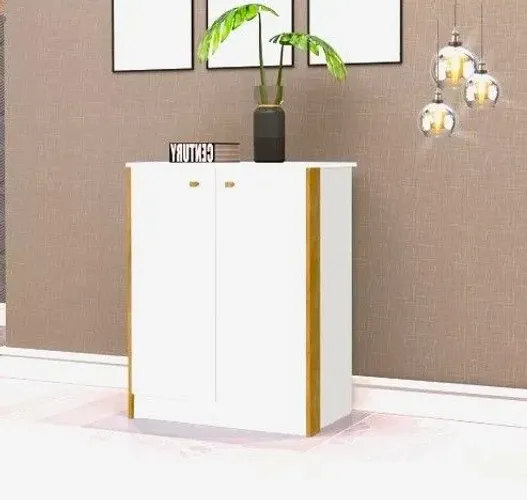 Armário branco com detalhes amadeirados