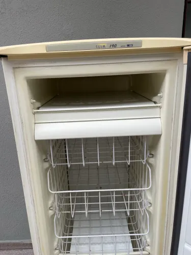Freezer slim 190