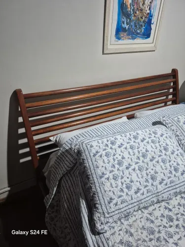 Cama de casal madeira nobre