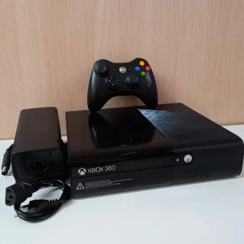 Xbox 360 com muitos jogos originais. V ou Troco por...