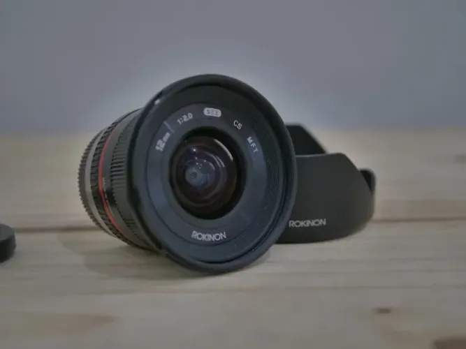 Lente Rokinom 12mm f 2.0 MFT