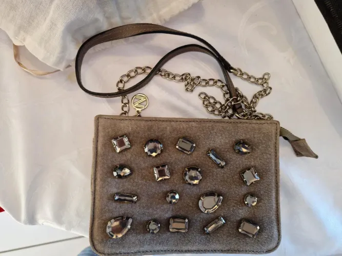 Bolsa de Ombro Cinza com Pedrarias