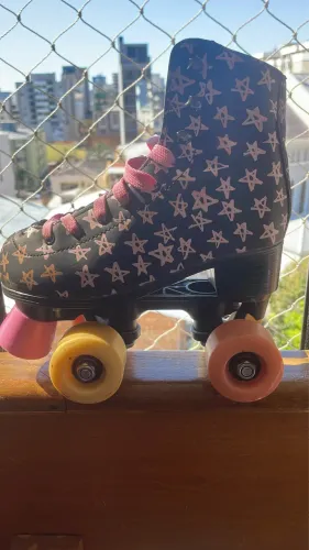 Patins 4 rodas.
