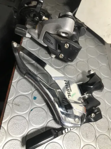 Câmbios (o par) SRAM Rival