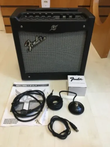 Amplificador Mustang I (v.2) Fender 110v 20w (com Pedal incluso)