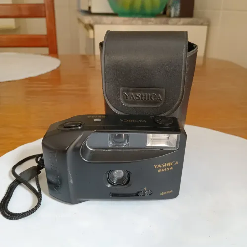 Câmera fotográfica analógico Brisa Yashica, para colecionador!