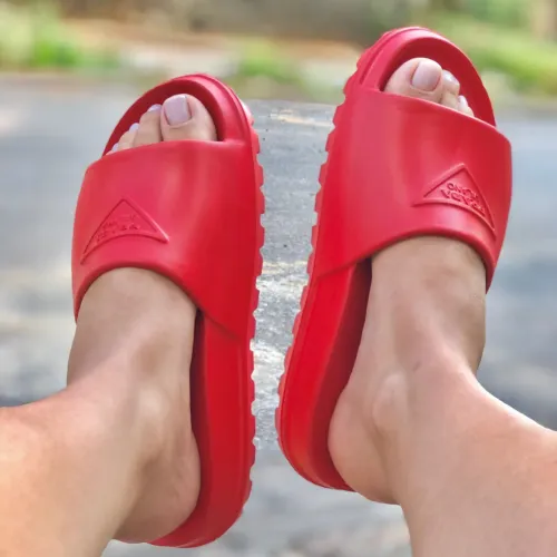 Chinelos Vermelhos - Conforto e Estilo da PRADA