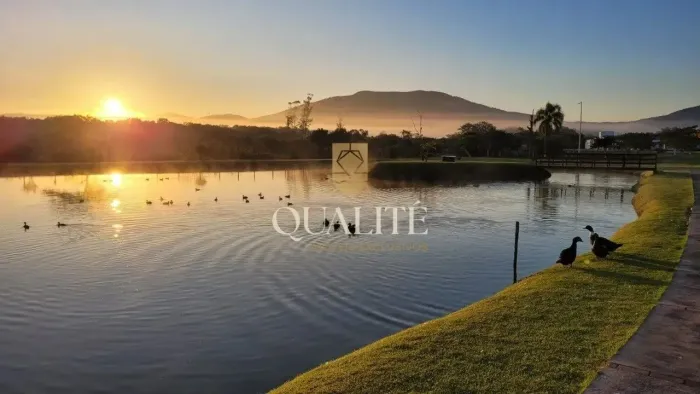 Casa à venda com 320m2, 4 quartos no condomínio de casas Villa Ratones em Florianópolis