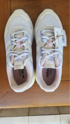 Tênis novinho na etiqueta Adidas