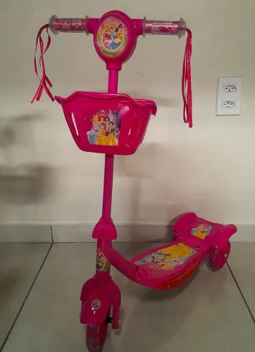 Patinete infantil cesta com luz e som 