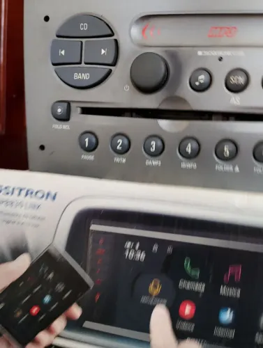 aparelho de som de carro desapego 60.00uma corneta 50.00 vendo separado.