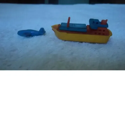 Lote de miniaturas de 1 barco e 1 avião