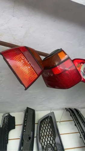 Par de lanternas traseiras VW Golf mk3