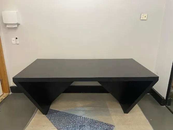 Mesa nobre de reuniões MDF - Excelente estado