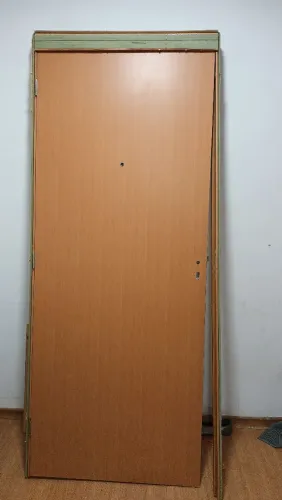 Porta de Madeira 80 cm da largura 2,10 de altura