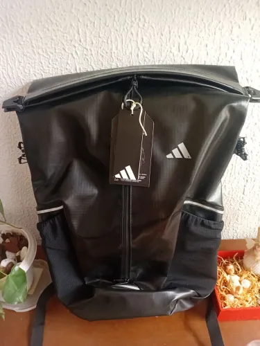 Mochila Adidas impermeável 