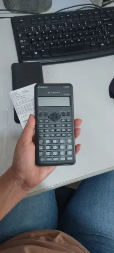 Calculadora Científica Casio FX-82MS