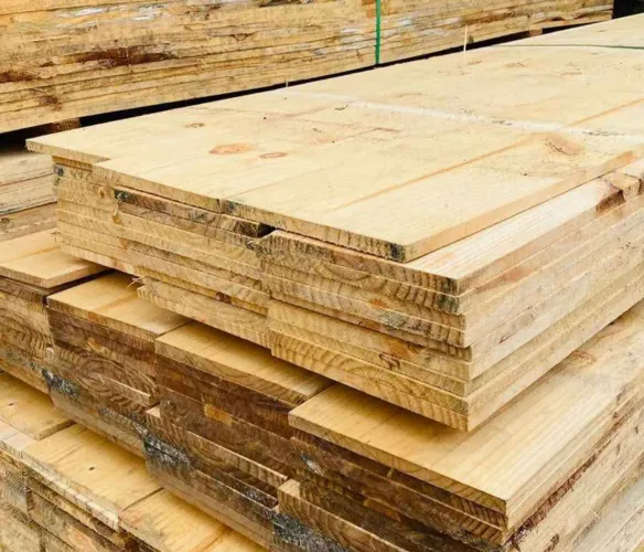 Tábuas de pinus e sarrafos de todos tamanhos