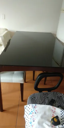Mesa de Jantar com Tampo de Vidro